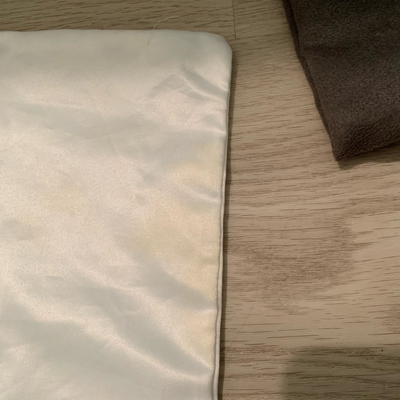 Gucci White Dust Bag with Black Logo - Picture 5 of 7